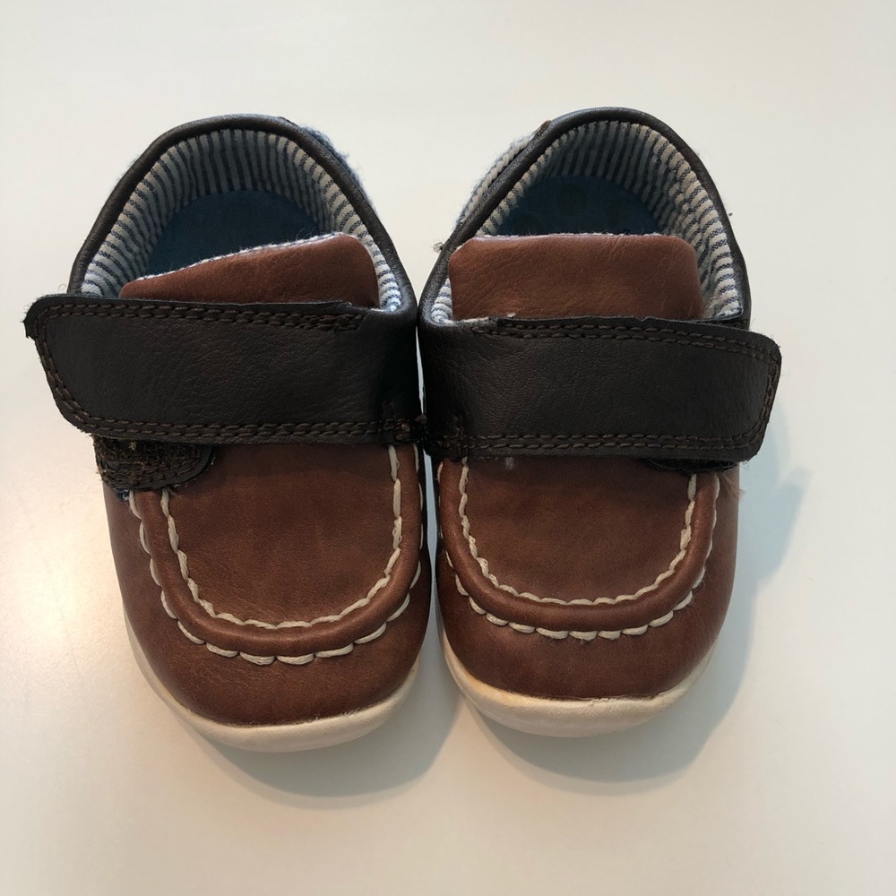 Carter’s size 4 shoes